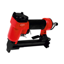 Пневмопистолет скобозабивной 21GA,12.8х0.9х0.7мм, 6-16мм,1/4",0.85кг,кейс